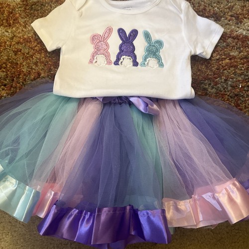 Camisa y falda de conejitos brillantes talla 2T para niña pequeña. Ideal para Pascua