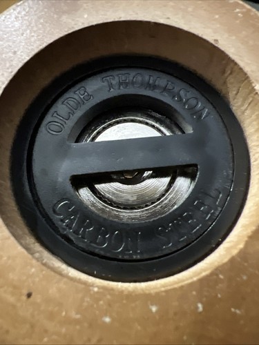 Molinillo de pimienta vintage antiguo Thompson 17” madera nogal acero al carbono Cal EE. UU. - Imagen 5 de 6