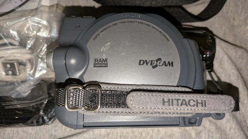 Hitachi DVD Cam 240x Zoom Digital 10x Grabadora de Video Óptica DZ-MV780A. Probado Foto 2 de 4