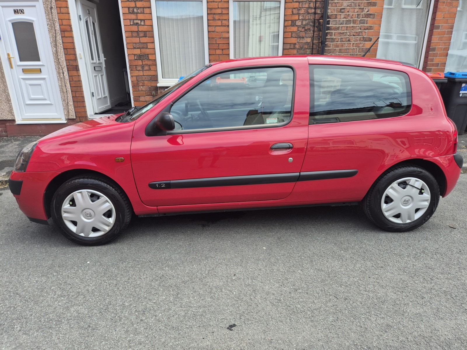 Cheap Renault Clio Mk2 1.2 16V 3 Door Manual Petrol Hatchback, VeryLow Mileage for sale in Ellesmere Port, Cheshire