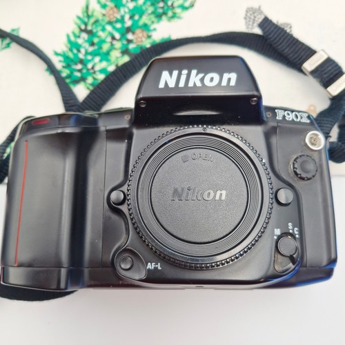 Nikon F90X 35mm SLR Film Camera Body + MB-10 Battery Grip w/Boxes. (refB.N) - Picture 14 of 17