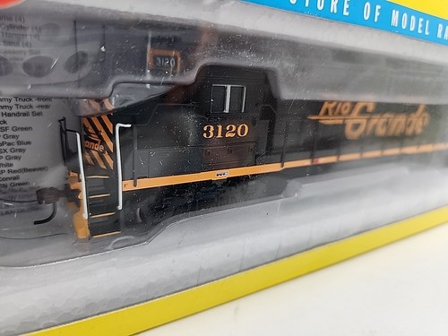 NEW HO Athearn RTR 79843 GP 40-2 Diesel Locomotive Rio Grande #3120 - Picture 2 of 8