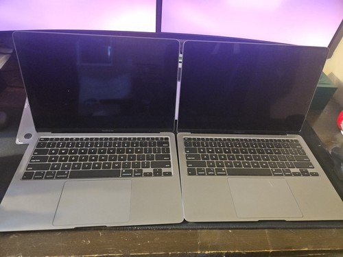 Apple MacBook Air 13" 2020 | Intel T Chip, Lot Of 2 As Is Not Working - Afbeelding 2 van 2