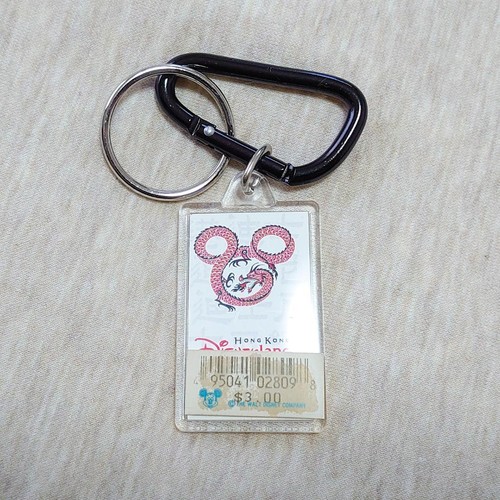Hong Kong Disneyland 2005 Gedenk Schlüsselanhänger limitiert nummeriert Sammlerstück - Bild 2 von 2