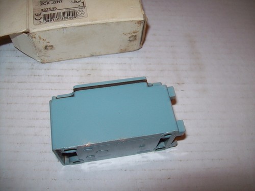 SCHNEIDER TELEMECANIQUE ZCK-JSHT LIMIT SWITCH BASE P1303 NUOVO CON SCATOLA - Foto 5 di 7