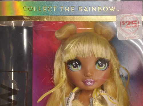 Sunny Madison Rainbow High * Green Eyes * Yellow Hair * 2 Outfits, MGA 2020 Neu in OVP - Bild 2 von 13