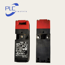 1PCS NEW Omron D4NS-2CF-SJ Safety Door Electromagnetic Lock Switch 2NC/1NO