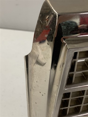 Rejilla cromada Plymouth Reliant 1983 usada OEM 4103355 - Imagen 4 de 8