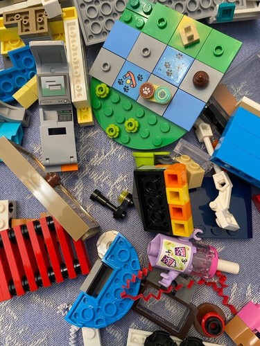 Lego Lot, 3.5 Lbs Assorted Friends, City, Star Wars, Pirates Of The Caribbean - Picture 12 of 13