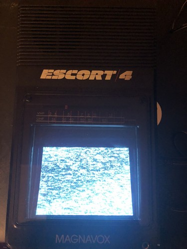 Vtg Manavox ESCORT 4 Flat Blk/White TV W/ Carry Case 4inch Screen Tested BF3904 - Picture 2 of 10
