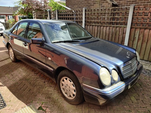 1998 Mercedes Benz E240 Elegance - Picture 4 of 11