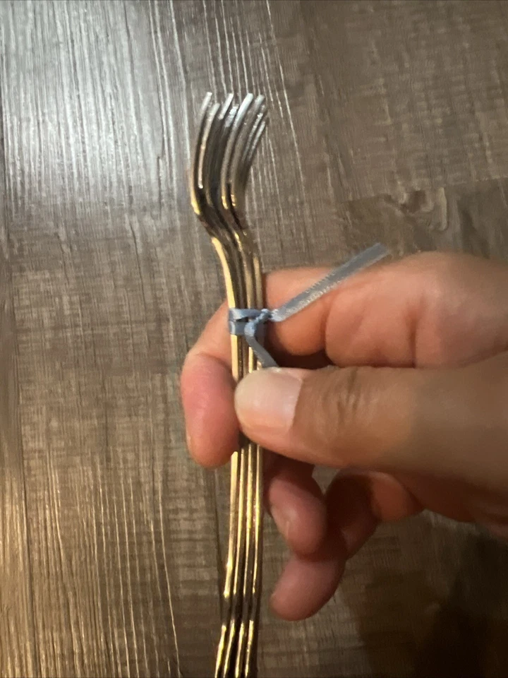 Lote de 4 tenedores de postre aperitivo de frutas condimentos de acero inoxidable Oneida de 6" usados en excelente estado Foto 2 de 4