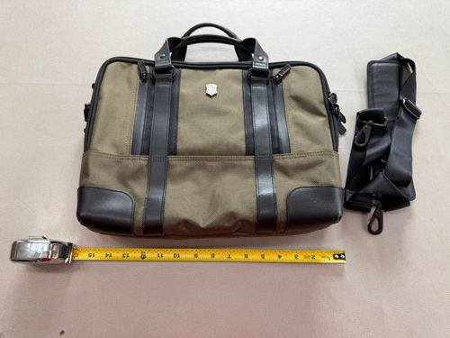 Victorinox Swiss Army Lexicon Pro Lexington 15" Green Nylon. Expandable