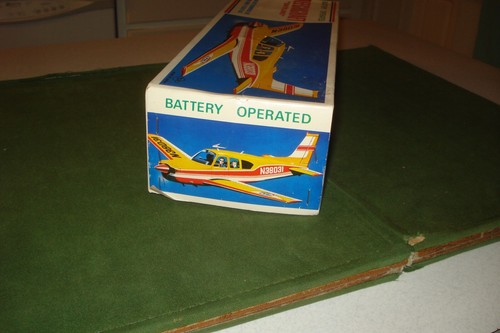1960's BEECHCRAFT SKYLINER TIN TOY AIRPLANE IN BOX, NOMURA, BATTERY OPT, JAPAN - Picture 16 of 17