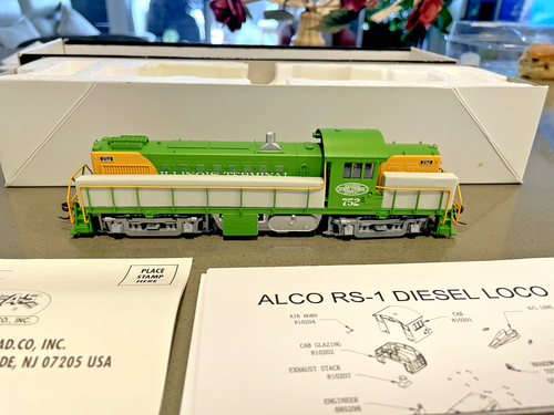 SINGLE ATLAS HO SCALE ILLINOIS TERMINAL GREEN / YELLOW RS-1 DIESEL LOCO - # 7133 - Picture 4 of 10