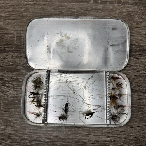 VTG Lot Small Hand Tied Fishing Flies Fly Mixed W Case Feathers Mixed Colors - Picture 13 of 19