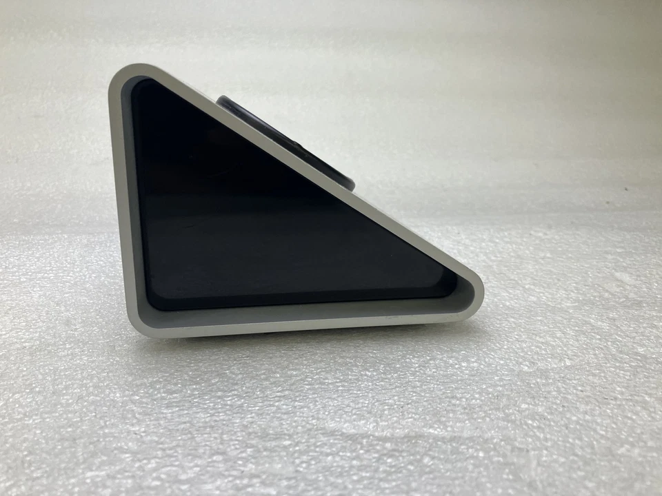 iPort LaunchPort BaseStation iPad Stand - SILVER USED NO AC PWR CABLE - Image 2 of 4