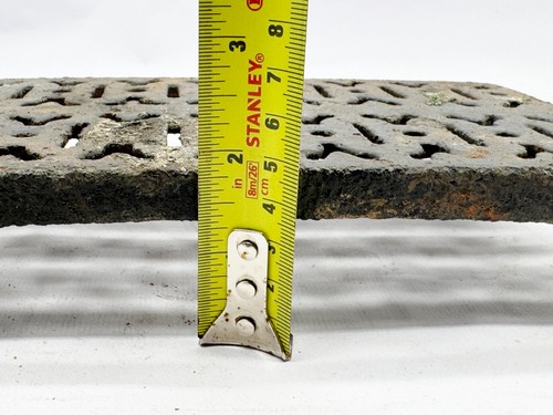 ANTIQUE CAST IRON AIR BRICK / AIR VENT RECLAIMED GENUINE ORIGINAL BUILDING - Picture 9 of 9