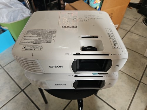 Epson Home Cinema 1060 1080p Full HD 3LCD Home Theater Projector - White - Picture 1 of 1