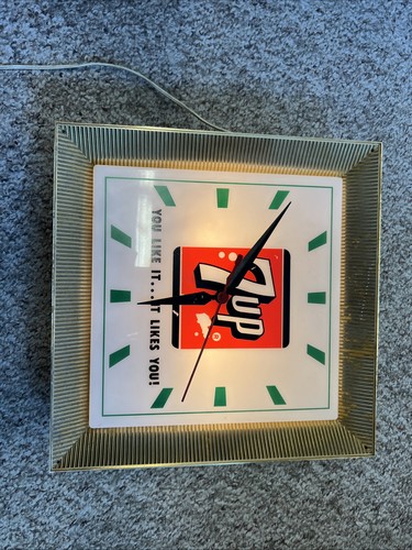 Vintage 1960s 7UP SOFT DRINK “YOU LIKE IT...IT LIKES YOU!” Clock Light ADVERTIZE - Picture 1 of 19