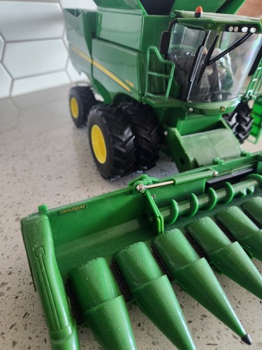 John Deere S790 Combine W/Draper Head & 12 Row Corn Head 1/32 - See Description - Picture 8 of 8