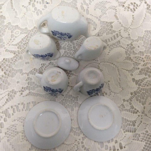 Vintage, Japan, Blue Willow, 8pc Child’s Tea Set - White Wicker Hope Chest - Picture 11 of 12