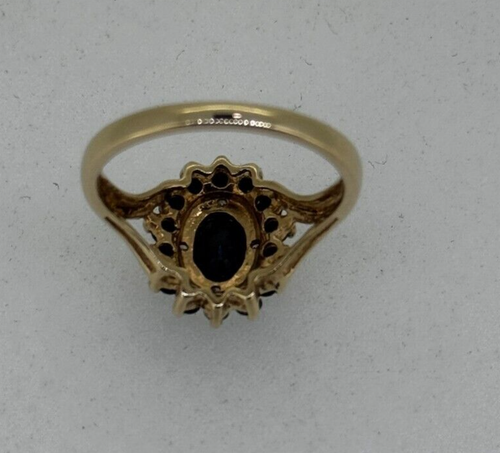 RING 9ct YELLOW GOLD SAPHIRE AND DIAMOND DRESS RING - Picture 12 of 12