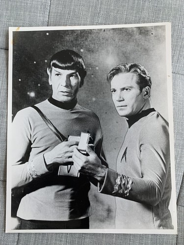 16 schwarz-weiße Star Trek Werbefotos, meist die Originalserie - Bild 15 von 17