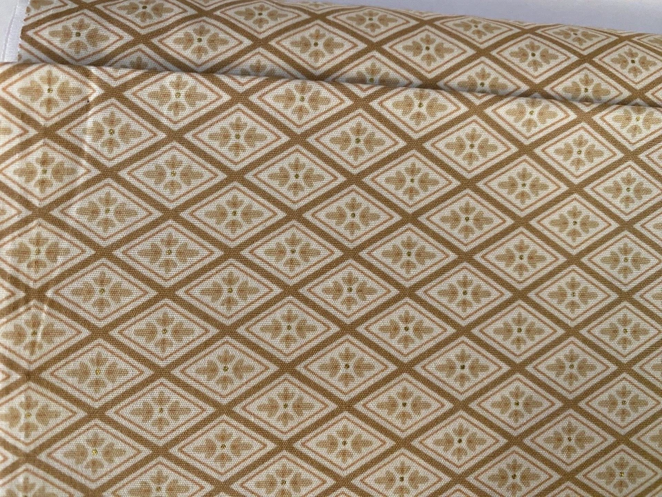 Fabric Kona Bay Toshiko 米色几何金属色可选尺寸 — 第 2/4 张图片