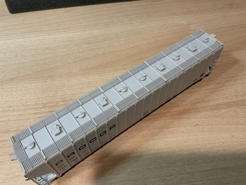 Rapido Ho Scale Procor 5820cf 4-Bay Covered Hopper UNPX #122769 - Picture 2 of 6