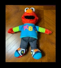 2013 SESAME STREET WORKSHOP CHARACTER NAMED ELMO 14" - SINGS ABC'S