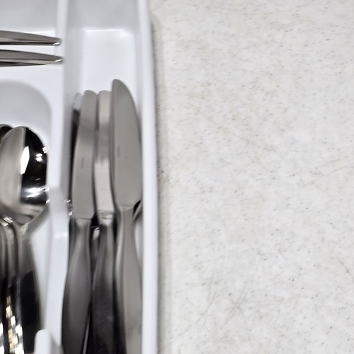 Oneida Stainless Flatware 18/10 | Shiny | 53 Piece Set | Excellent Condition - Picture 7 of 10