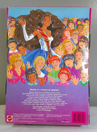 De colección. Comité de Estados Unidos 1989 para Unicef S.E. Muñeca Barbie afroamericana Mattel NRFB - Imagen 2 de 6