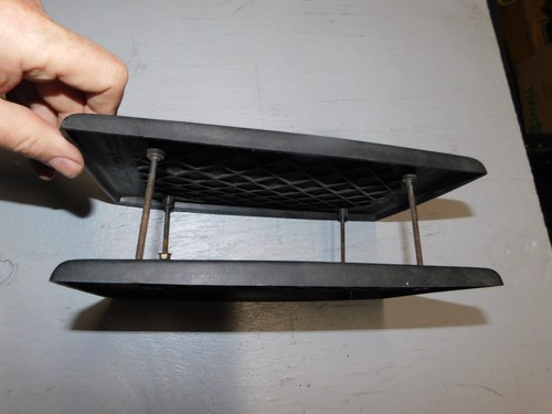 Mustang 1979-1986 Hatch Rear Speaker Grilles Black Plastic With Metal Studs - Picture 5 of 17