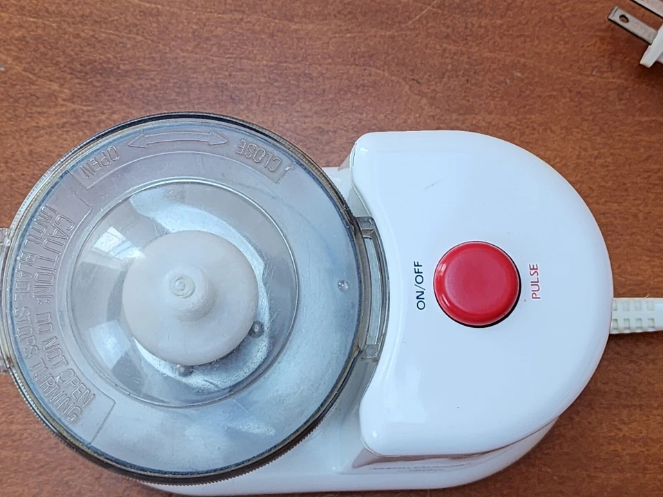 Mini picadora Betty Crocker procesador de alimentos compacto BC-1401 de colección Foto 2 de 4