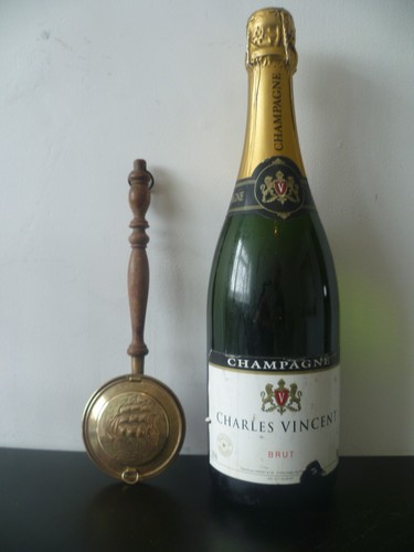 A Vintage Multi Masted 'Man o' War' Themed, Miniature Brass Bed Warming Pan - Picture 2 of 11
