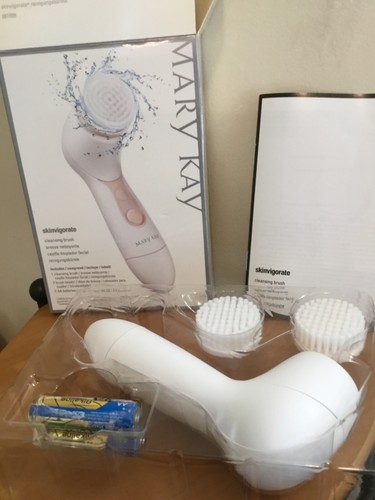 MARY KAY SKINVIGORATE CLEANSING SPIN BRUSH W/ 2 REPLACEMENT BRUSH HEADS - Picture 2 of 2