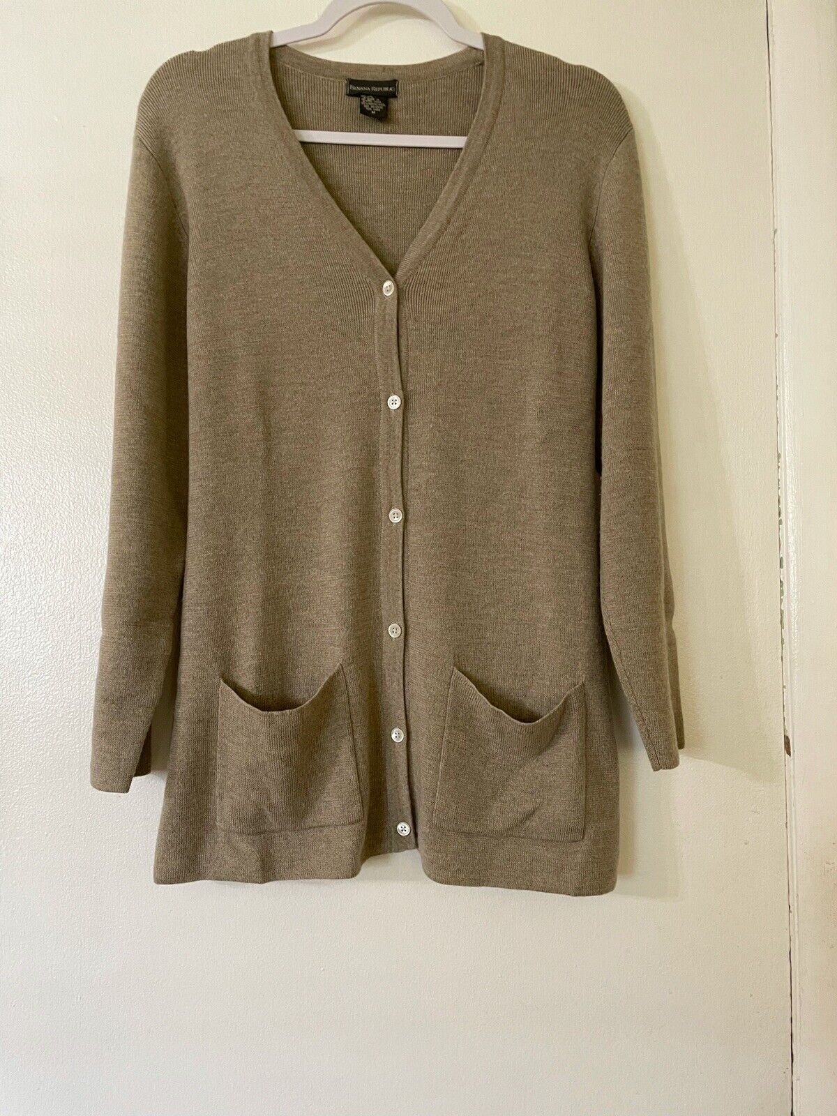tæppe her filthy Banana Republic Womens Merino Wool LS Button Down Tan Cardigan Sweater Petite L | eBay tæppe her filthy Banana Republic Womens Merino Wool LS Button Down Tan Cardigan Sweater Petite L | eBay