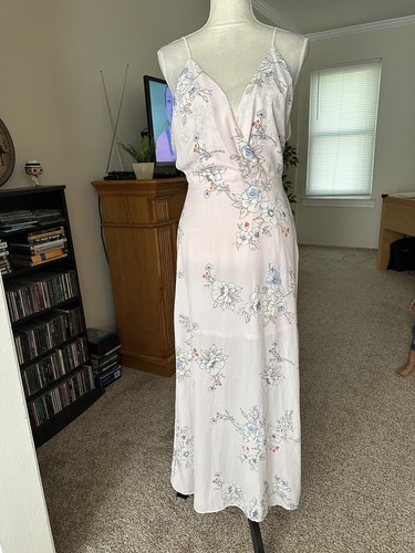 Üppiges Damen-Maxikleid Größe S rosa Blumen V-Ausschnitt Seitenschlitz Resortkleidung Freizeit - Bild 6 von 17