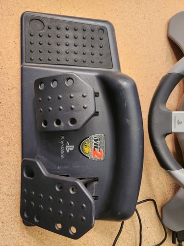MadCats Playstation Steering Wheel And Pedal Setup - Bild 2 von 5