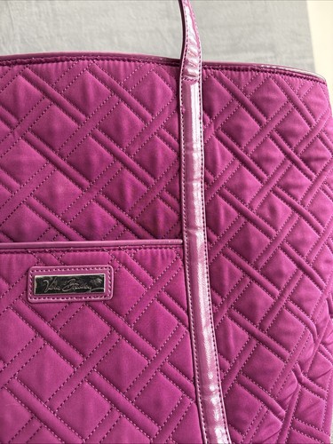 Vera Bradley Tasche gesteppt Kunstlederbesatz PFLAUME LILA sieht unbenutzt aus! - Bild 4 von 6