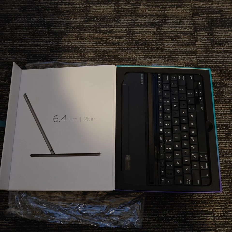 Logitech Magnetic Clip-On Ultra-thin Bluetooth Keyboard Case iPad Air Space Grey - Image 2 of 4