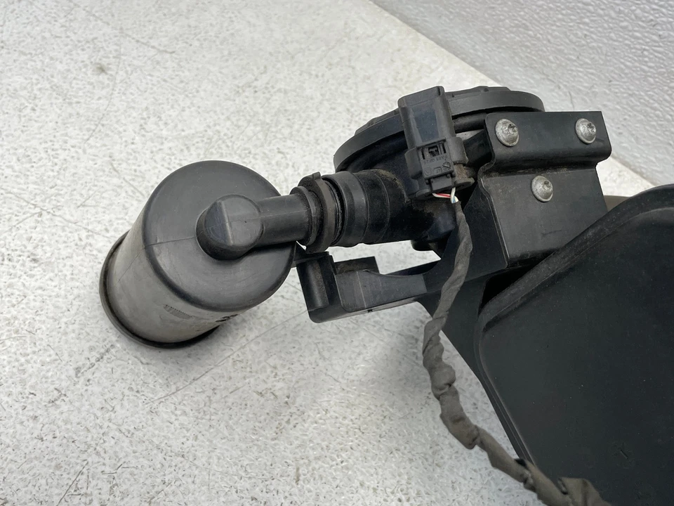 Tanque de carbón de vapor de combustible BMW 640i F06 16 17 18 3,0 L 1579 OEM Foto 2 de 4