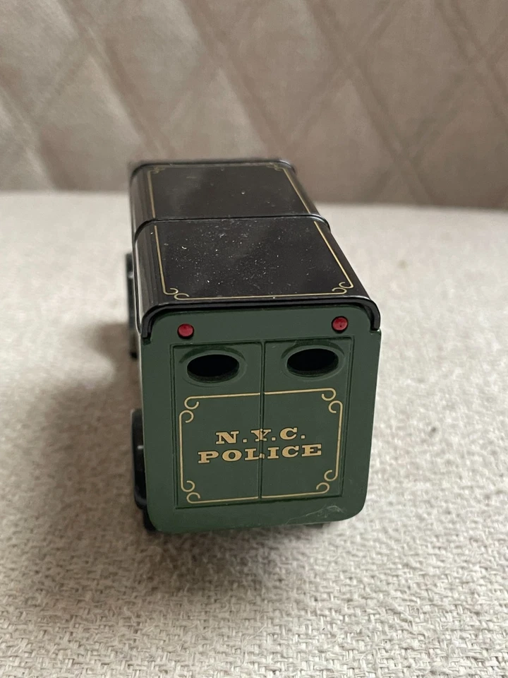 VINTAGE MATCHBOX 1926 FORD TT VAN NEW YORK CITY POLICE DEPARTMENT DIECAST CAR - Image 4 of 4