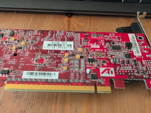 ATI Radeon X700 SE 256 Radeon 9200 SE 128 + MSI + ATI (4 Karten) - Bild 6 von 9