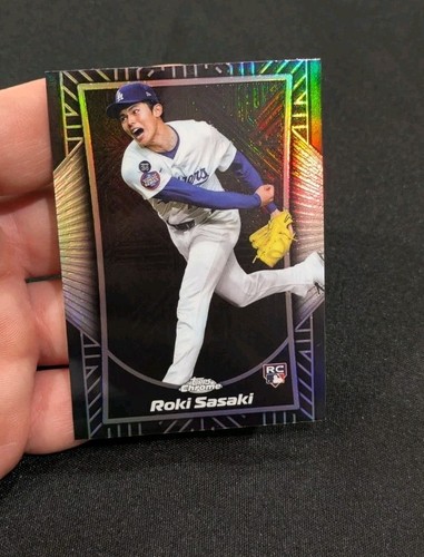 2025 Topps Chrom Roki Sasaki ROOKIE Shadow Etch Schwarz RC #15 Dodgers - Bild 6 von 7