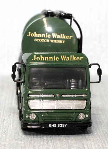 CORGI CLASSICS 20801 1:50 AEC ERGOMATIC ARTIC TANKER JOHNNIE WALKER BOXED - Picture 4 of 14
