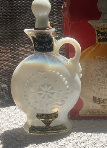Rare Vintage Jim Beam White Opalescent Glass Whiskey Liquor Decanter with Box - Picture 2 of 4