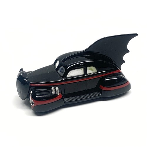 Corgi 1940's Batman Die-Cast Batmobile 1:43 Scale Launching Bat Emblem DC - Picture 1 of 12