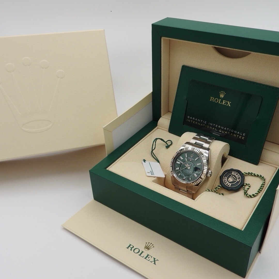 ROLEX グリーンボックス Rolex Sky-Dweller 336934 Green Dial Unworn Box & Papers 2025